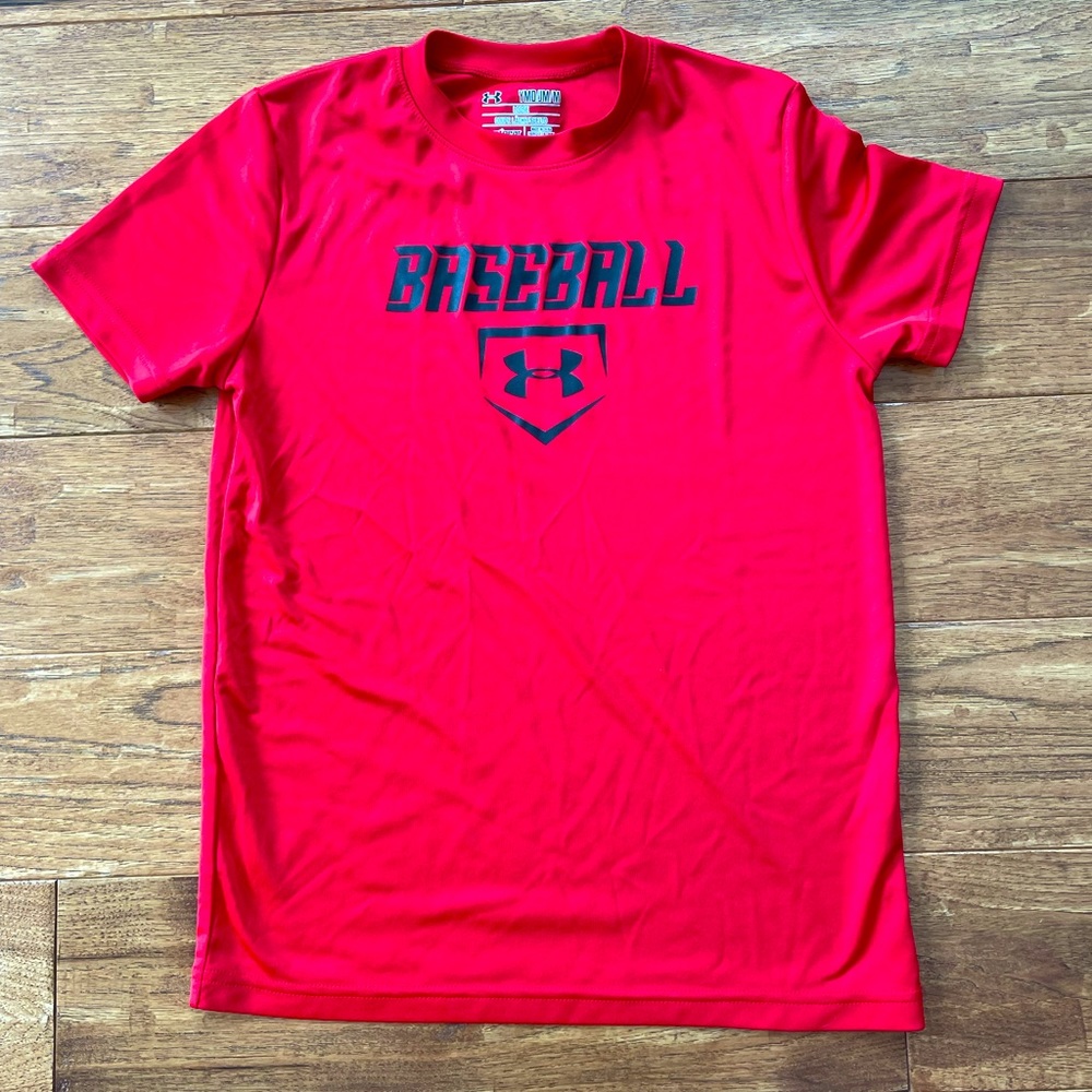 Boys size medium short sleeve Under Armour shirt